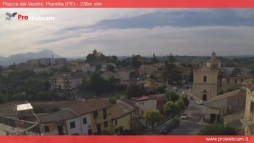 Piazza dei Vestini Pianella Webcam Live